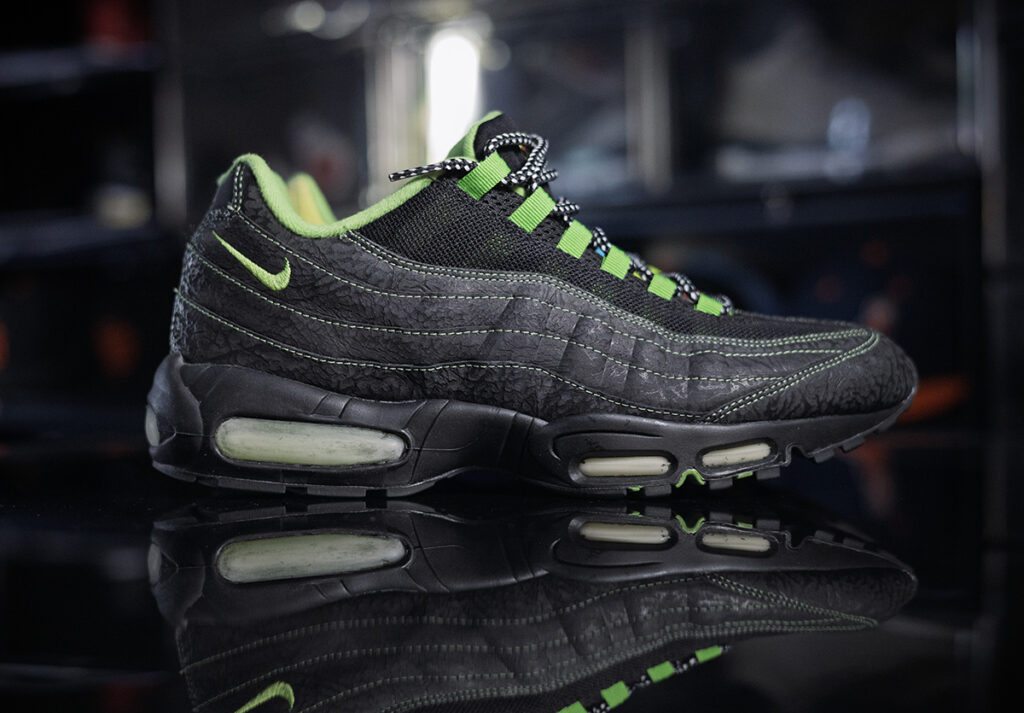 Sole Collector x Nike Air Max 95 'Seattle' (2006), view 3